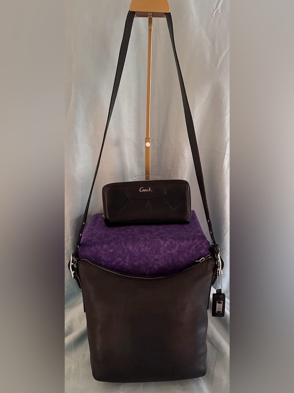 COACH Vintage Y2K 9326 Legacy
Slim Black Leather Duffle Shoulder Bag With Wallet